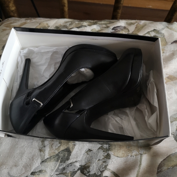 BCBGeneration black leather pumps - Picture 12 of 15
